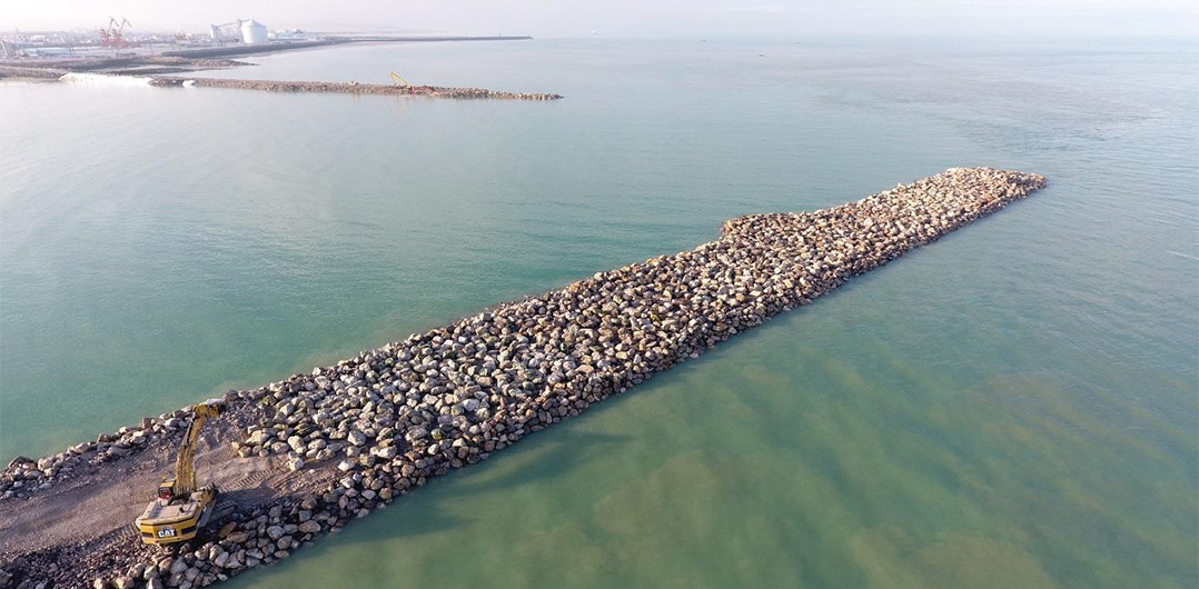 Covering the breakwater